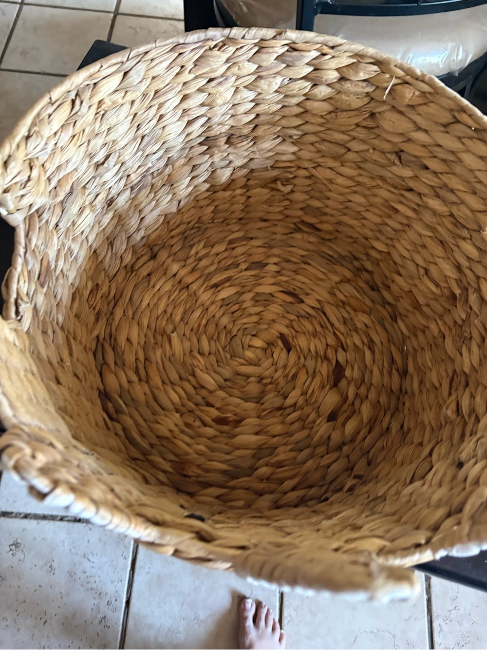 Pottery Barn Kids Woven Straw Unicorn Basket in Natural and White - Picture 4 of 4